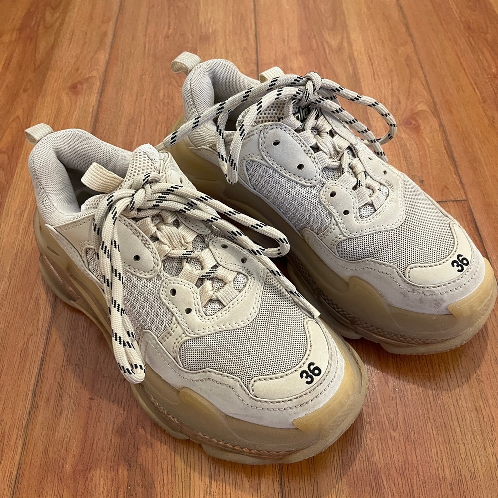 AUTHENTIC BALENCIAGA TRIPLE S CLEAR SOLE SNEAKER IN BEIGE SIZE 36